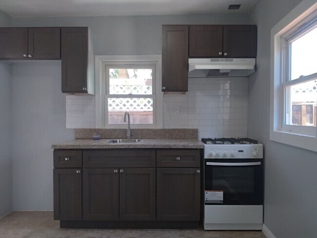 Foto del edificio - 222 Cypress Avenue, Unit 117 E Pine