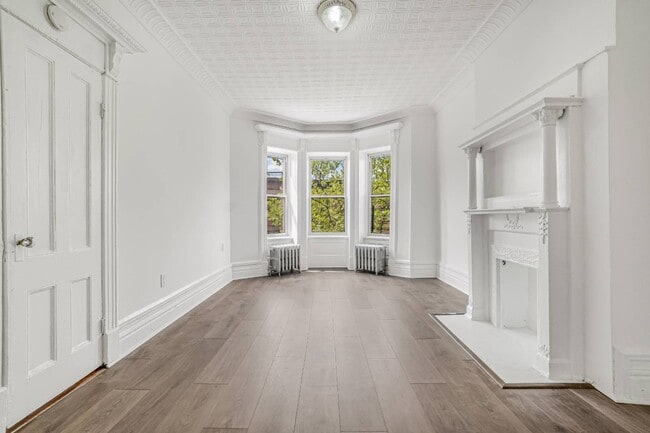 Building Photo - 421 58th St