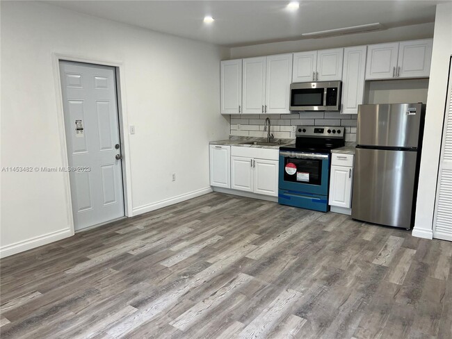 Foto del edificio - 7721 NW 10th Ave