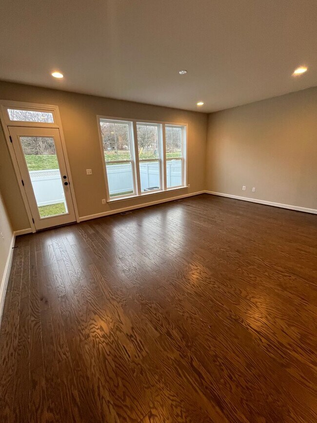 Foto del edificio - ***First Month Free*** Townhouse in Preston Lake