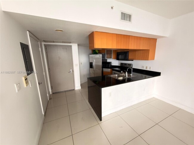 Building Photo - 1750 N Bayshore Dr