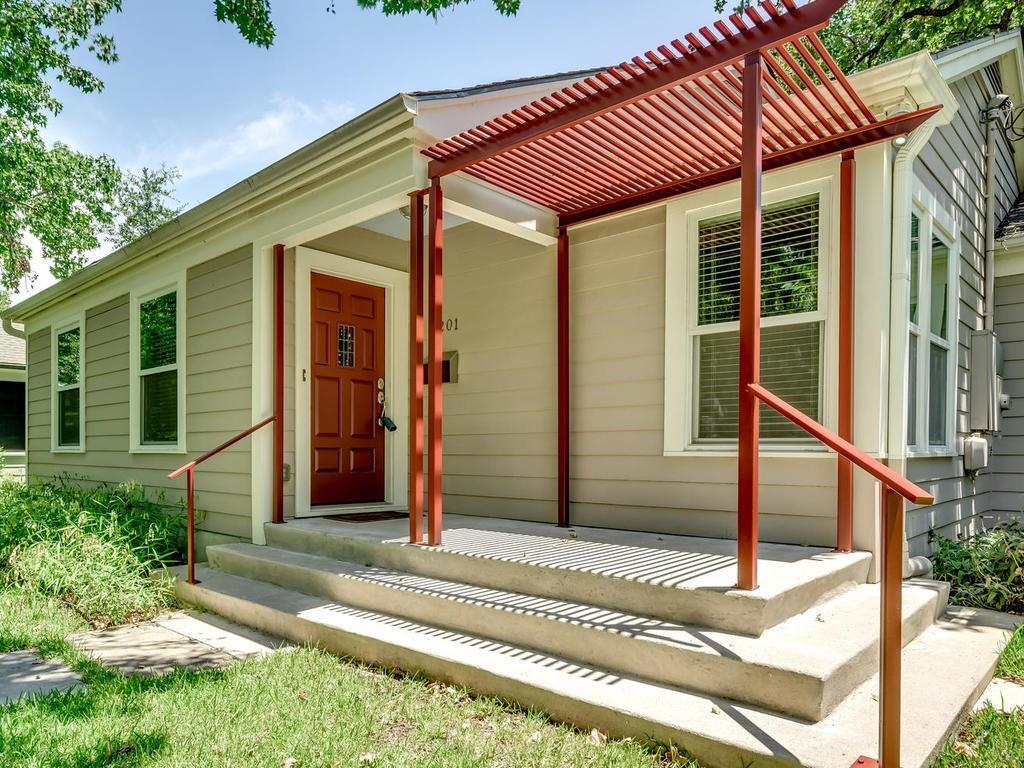 Primary Photo - 2201 Meadowbrook Dr