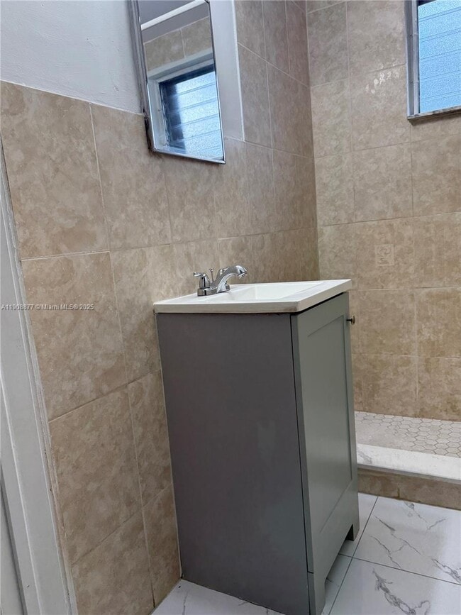 Foto del edificio - 3340 NW 13th Ave