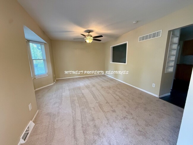 Building Photo - Beautiful 3 Bedroom Home in Lee's Summit