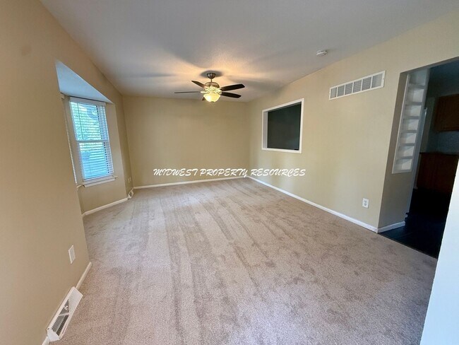 Foto del edificio - Beautiful 3 Bedroom Home in Lee's Summit