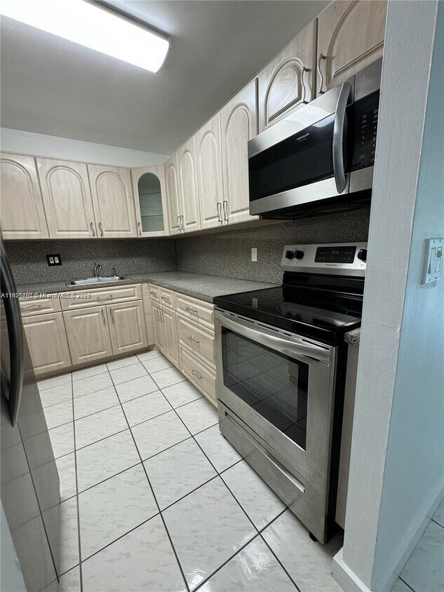 Foto principal - 7787 SW 86th St