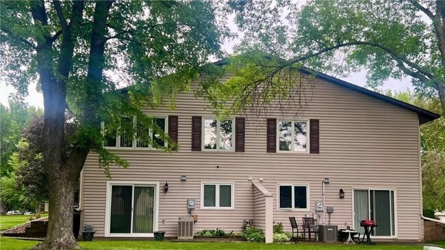 Foto del edificio - 9486 Kingsview Ln N