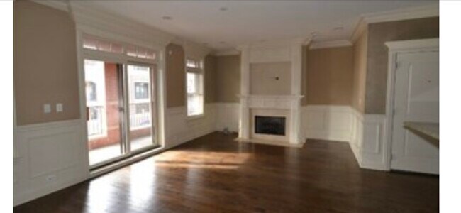 Building Photo - 1418 W Belmont Ave