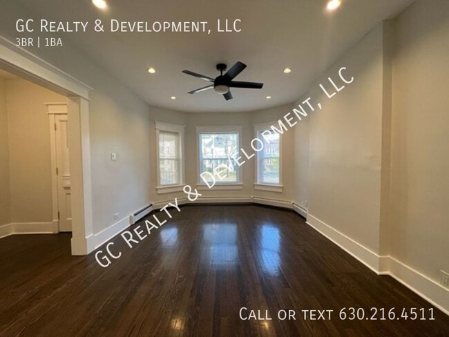 Building Photo - *** OAK PARK LOCATION / STUNNING 3 BDRM / ...