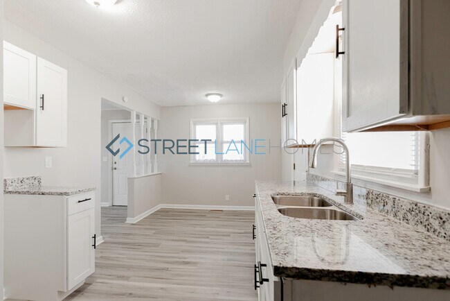 Foto del edificio - NOW OFFERING $250 OFF THE FIRST FULL MONTH...