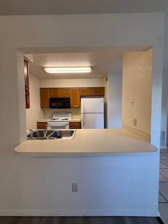 Building Photo - 2 Bed/2 Bath Condo near the OU campus or State Highway 9