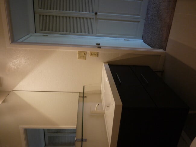 Building Photo - Great Location! 1 Bedroom 1 Bathroom Condo near ASU.