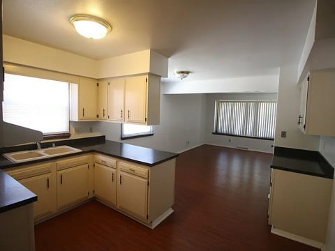 Building Photo - 10723 W Wren Ave