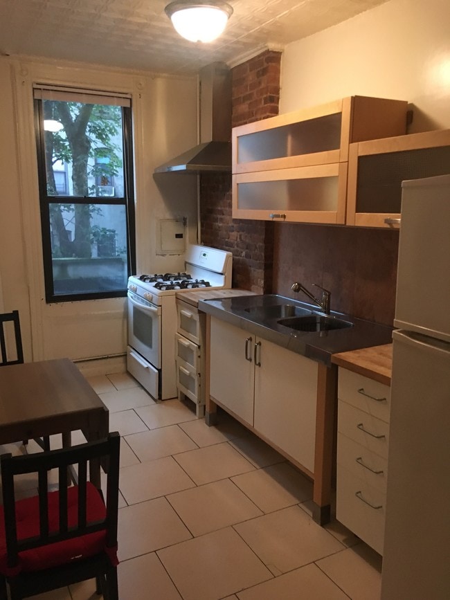Kitchen - 522 W 153rd St