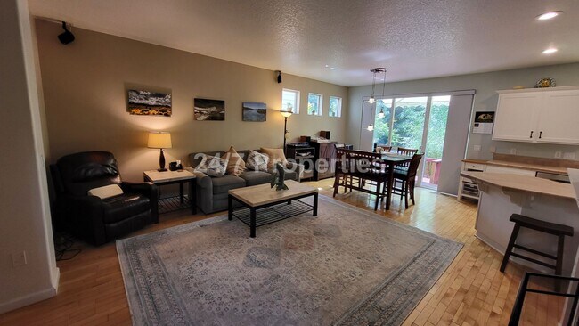 Foto del edificio - 3250 Wild Rose Loop