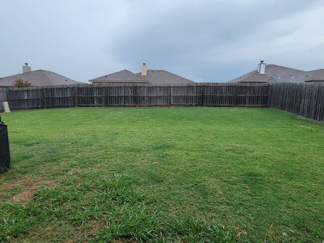 Foto del edificio - Move In Ready 4 Bedroom Home in Goodnight Ranch with Solar Panels!