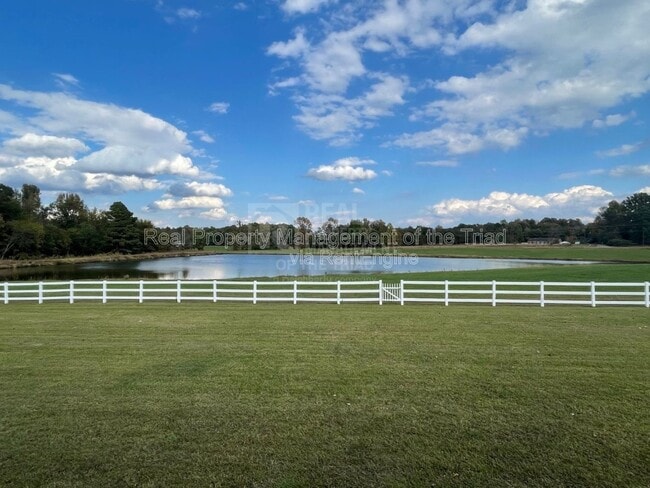 Foto del edificio - 6660 Alamance County Line Rd