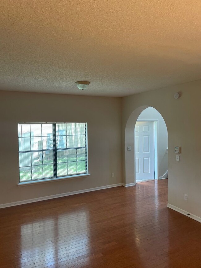 Foto del edificio - BEAUTIFUL & SPACIOUS 3/2.5 TOWNHOME!