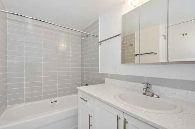 Building Photo - Kerrisdale B