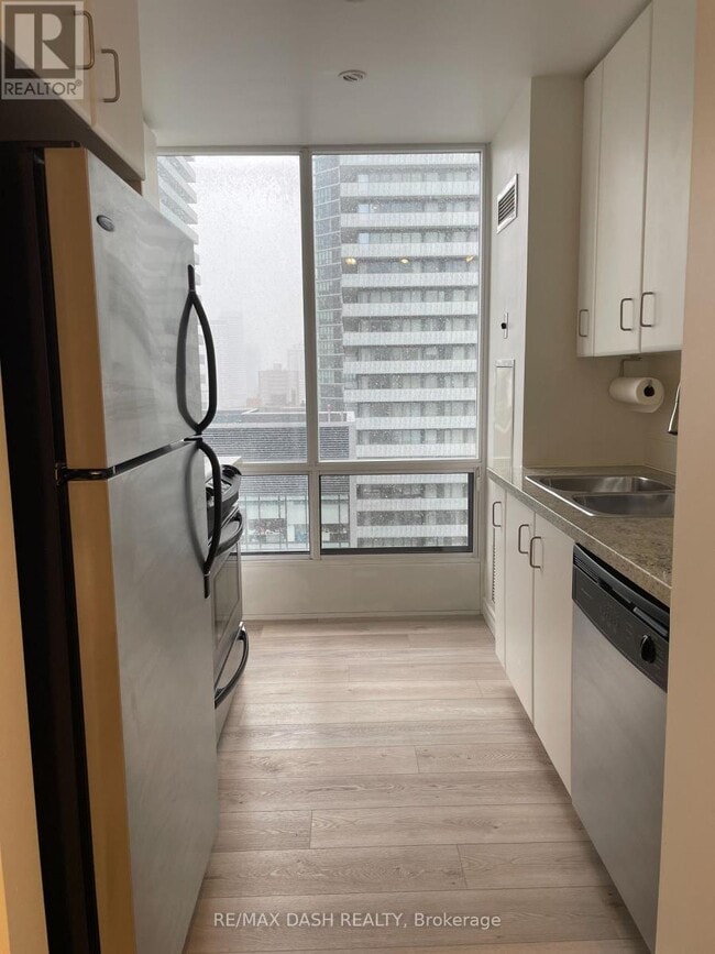 Photo du bâtiment - 85 Bloor St E