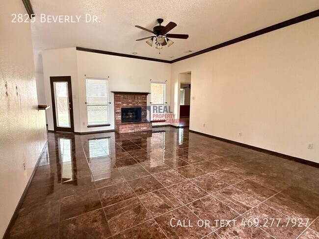 Foto del edificio - 2825 Beverly Dr