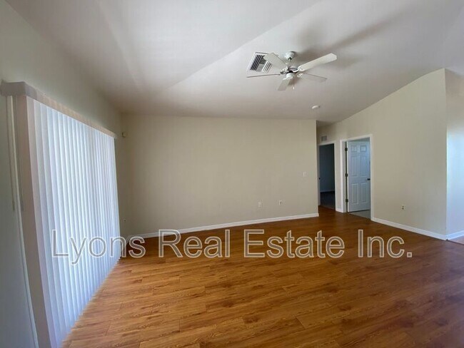 Building Photo - 539 Alexia Ave S