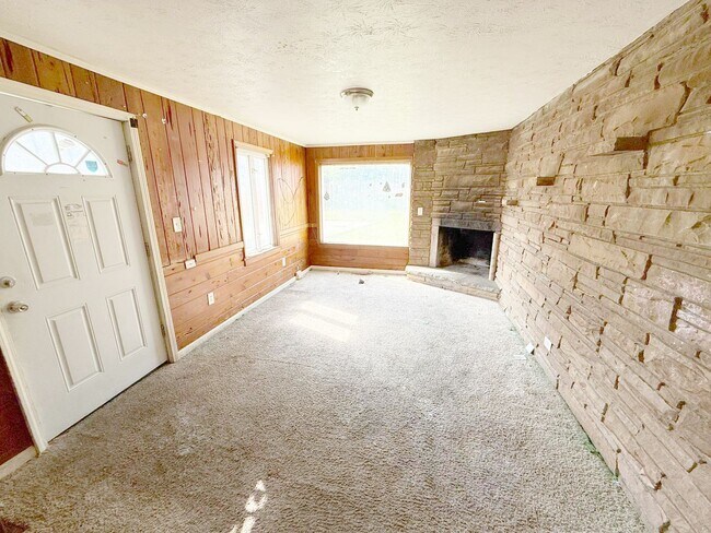 Building Photo - 3 BED 2 BATH BEAUTIFUL SINGLE FAMILY HOME