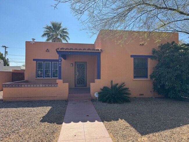 Foto del edificio - COMING SOON! Charming Mid-Town 3 Bedroom 2 Bath Main House!