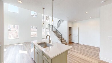 Building Photo - 1583 Stark Dr