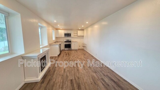 Building Photo - 307 E 30th St
