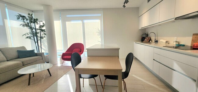 Photo du bâtiment - 180 2nd Av E