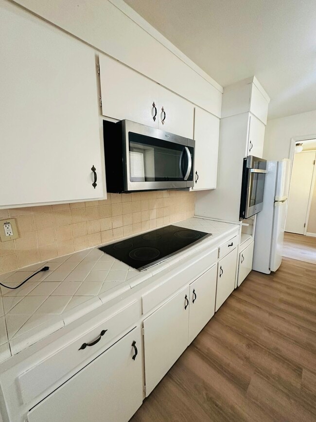 Building Photo - 6713 Greenleaf Dr