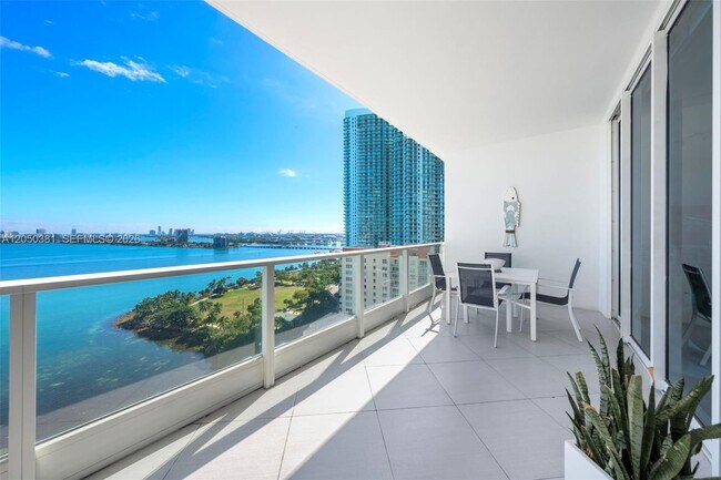 Foto del edificio - 2020 N Bayshore Dr