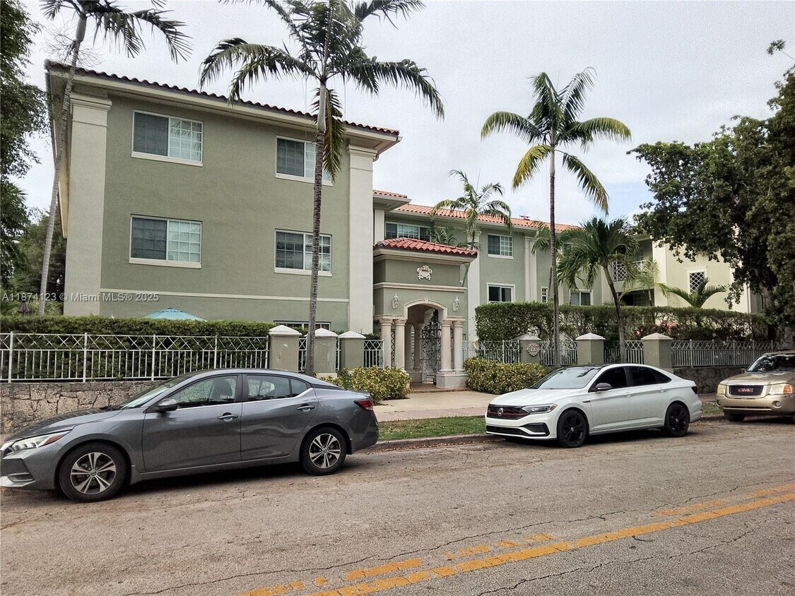 Building Photo - 45 Antilla Ave