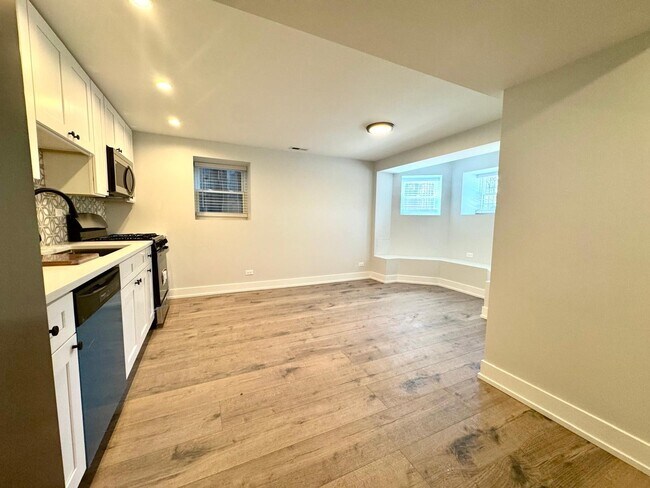Foto del edificio - 1709 N Maplewood Ave