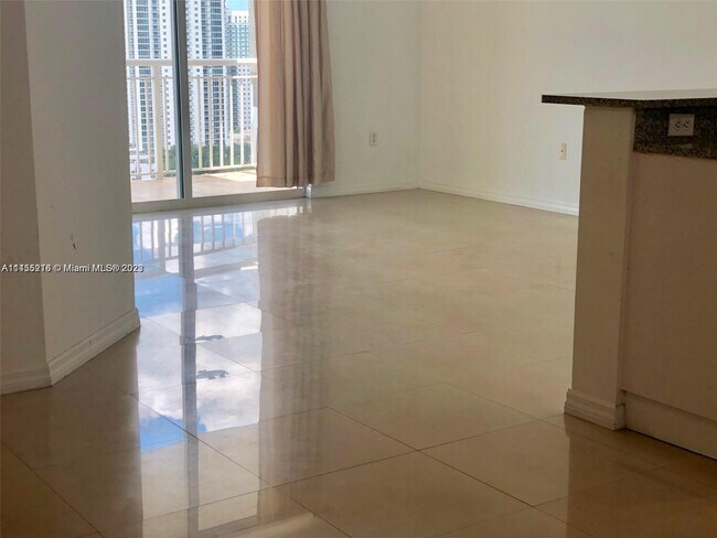 Foto del edificio - 275 NE 18th St
