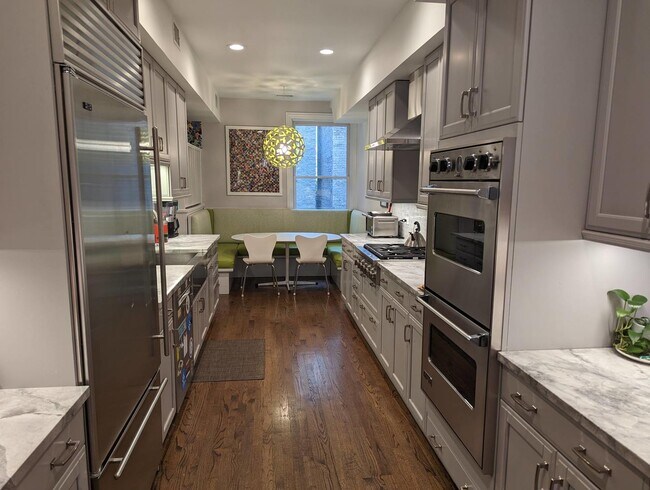 Building Photo - 451 W Aldine Ave