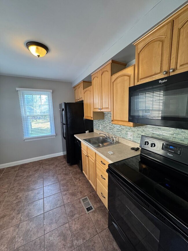 Foto del edificio - 3 bed 2 bath Berkley bungalow with garage ...