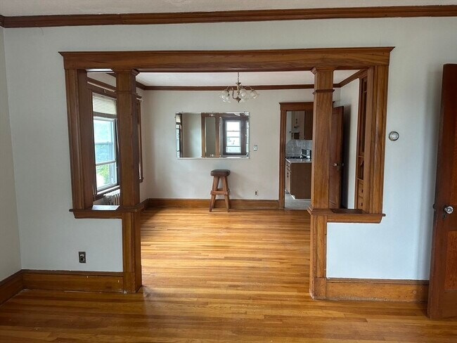 Building Photo - 9 Varick Rd