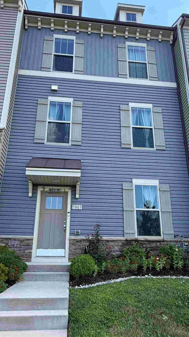 Building Photo - 5803 Garden Walk Dr