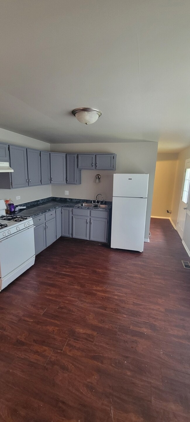 Building Photo - 22231 Latonia Ln