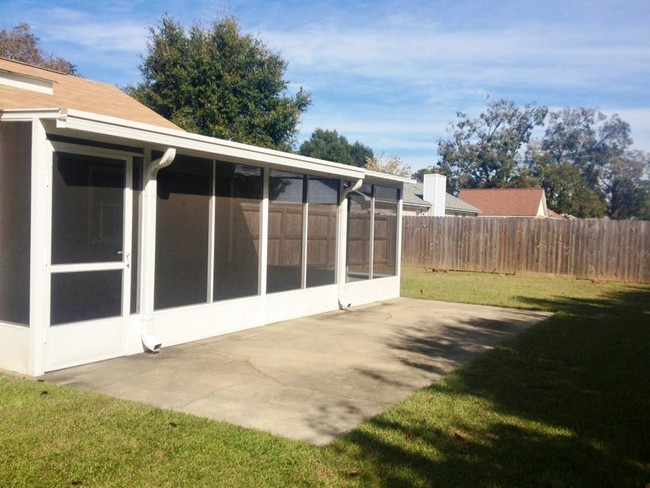 Building Photo - 205 Woodleigh