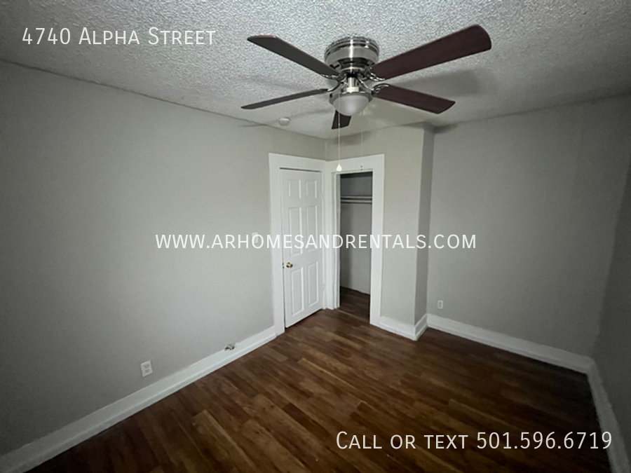 Foto principal - 4740 Alpha St