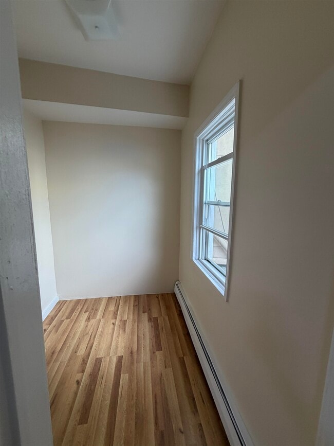 Building Photo - 1037 West Side Ave