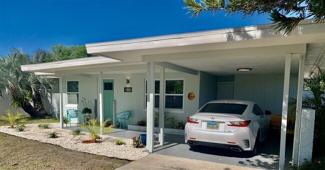 Foto del edificio - 2472 Coronado Way