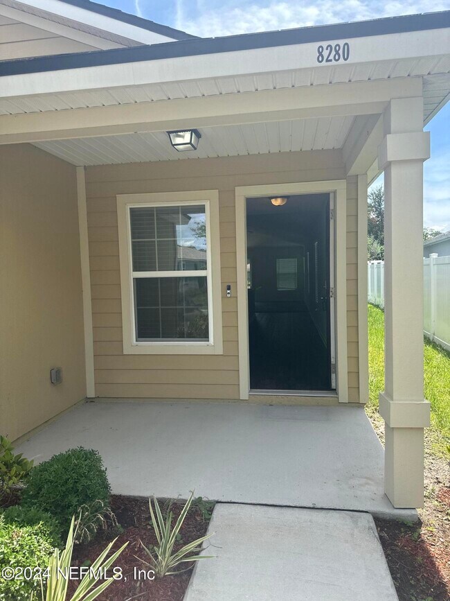 Foto del edificio - 8280 Meadow Walk Ln
