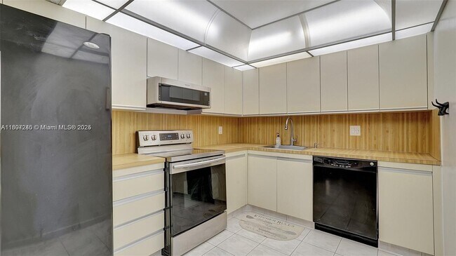 Foto del edificio - 2500 Parkview Dr