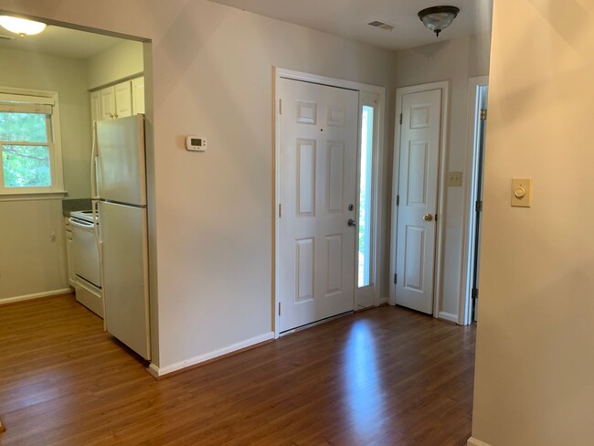 Foto del edificio - 2 Bed | 2 Bath Condo In Raleigh with Large...