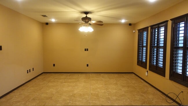 Building Photo - 317 Pomian Ct