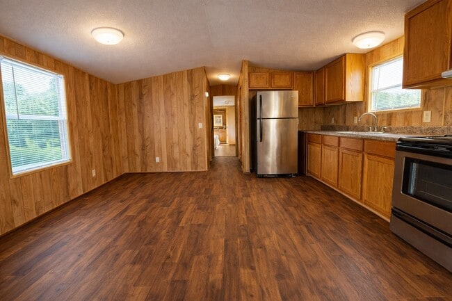 Building Photo - 1037 Pecan Valley Rd